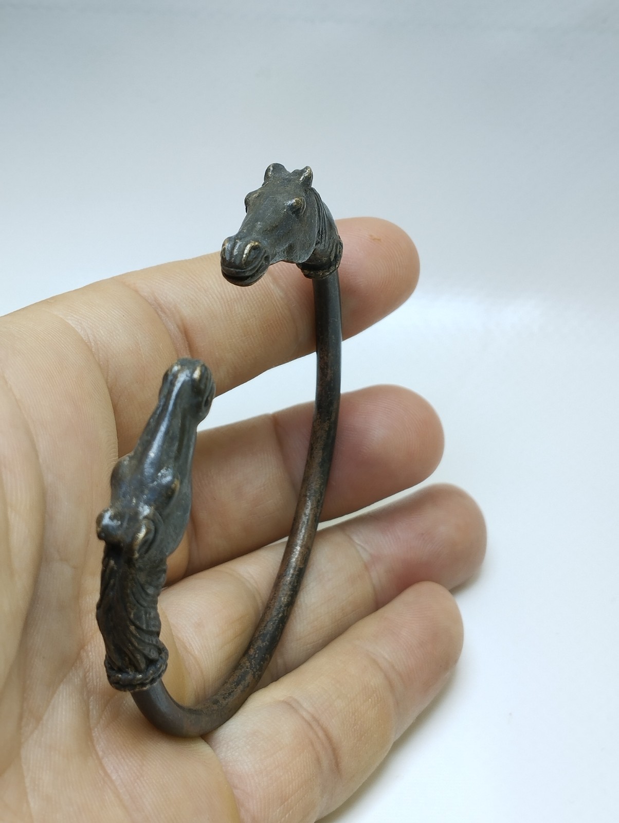 A GENUINE RARE ANCIENT VIKING BRACELET BRONZE COLOR HORSE ARTIFACT ANTIQUE