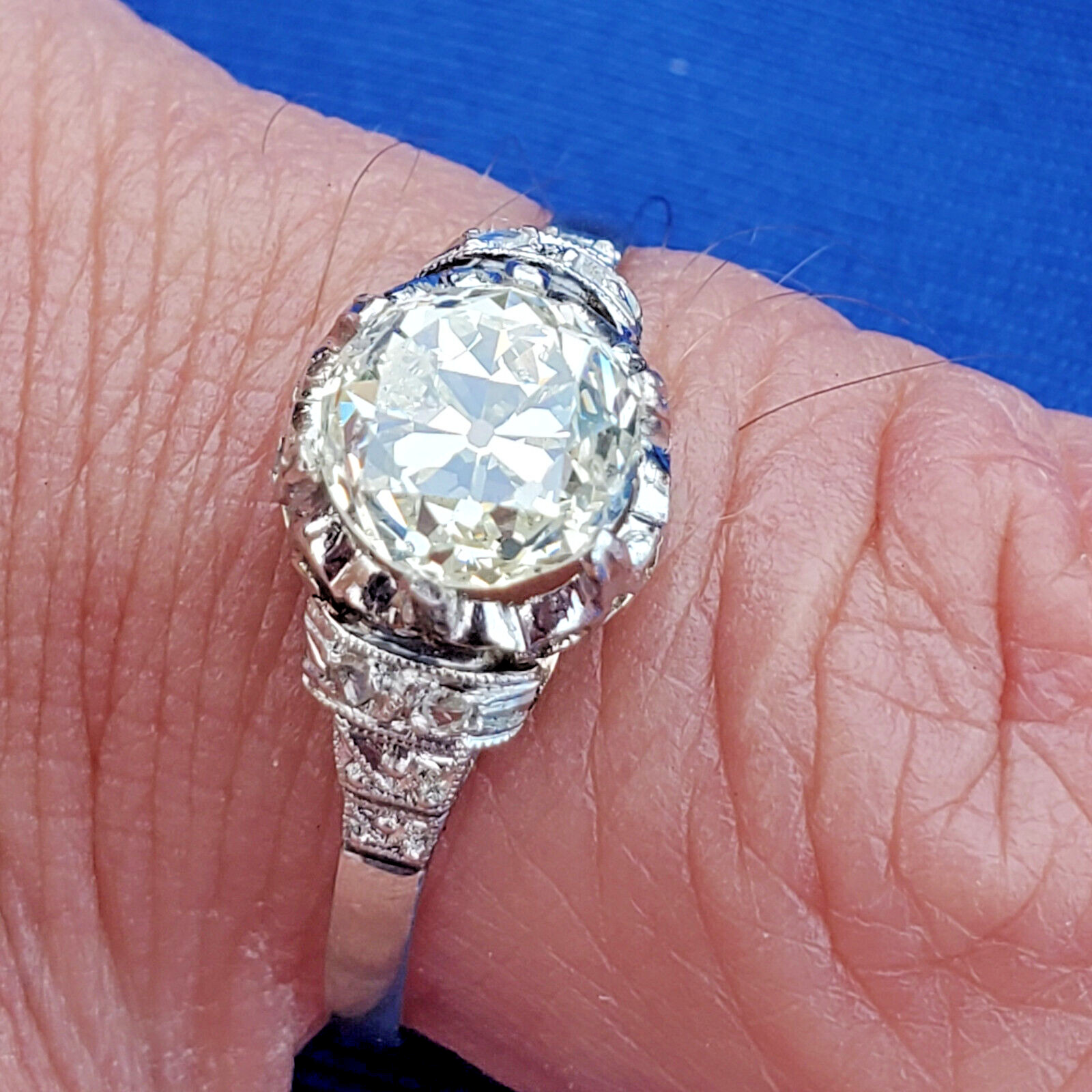 Original EARTH MINED DIAMOND Cushion cut Deco Engagement Ring PLATINUM Solitare