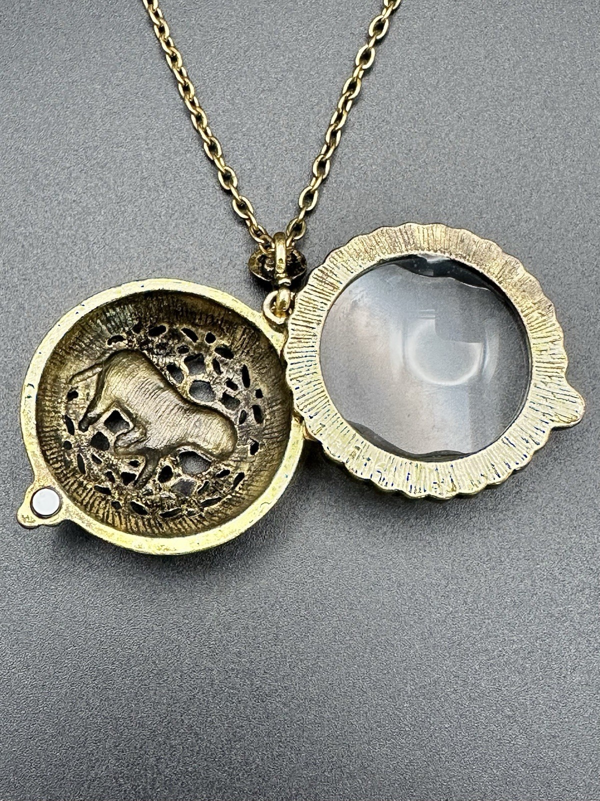 VTG Style Elephant Magnifying Glass Pendant Necklace In Brass Tones Magnetic