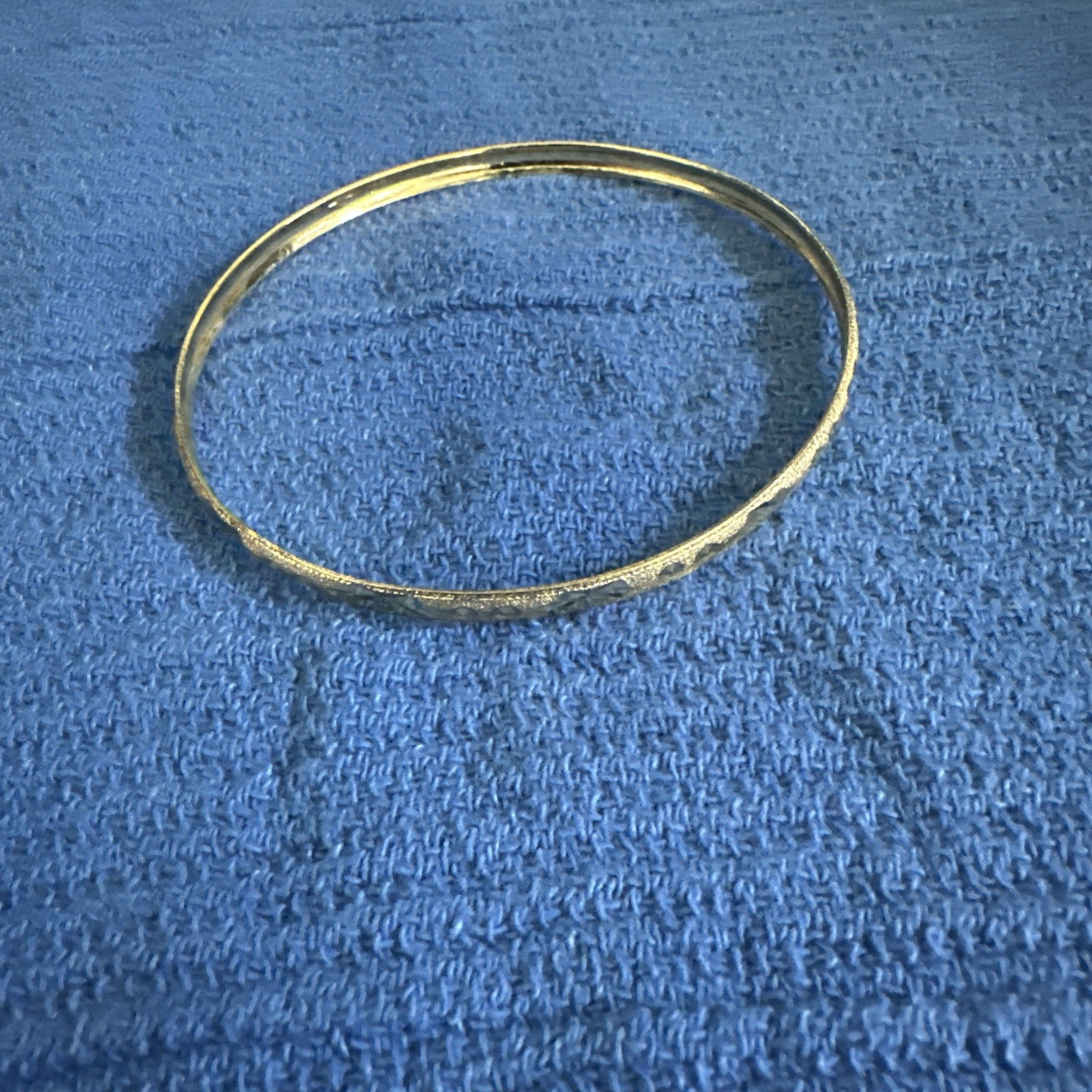 VINTAGE WOMEN’S GOLD BANGLE BRACELET 10”