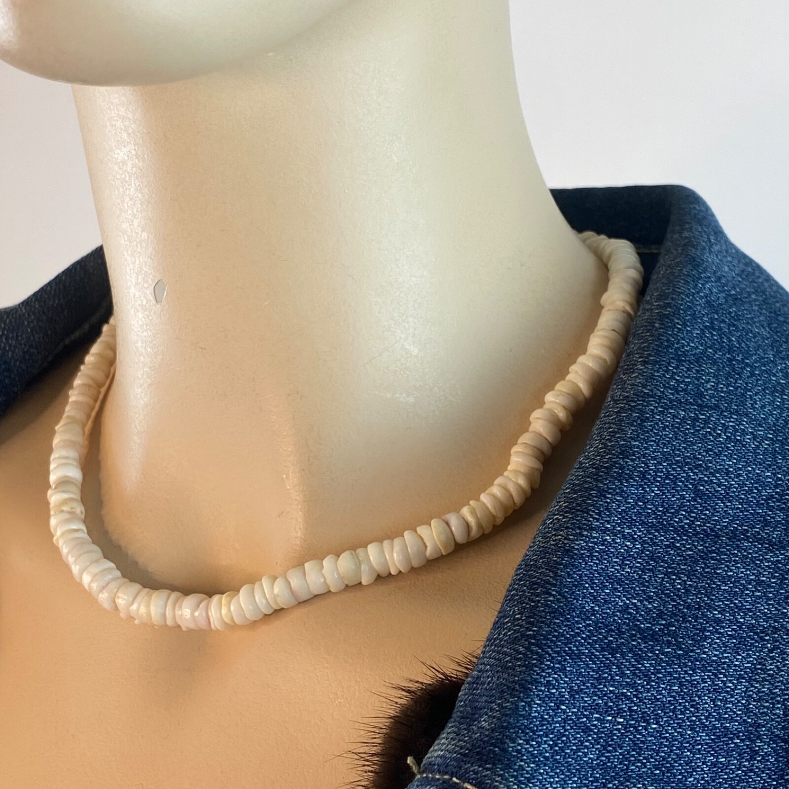 Vintage Hawaiian Surfer Puka Shell Bead Necklace Barrel Clasp 16.25 Inch 6.4mm