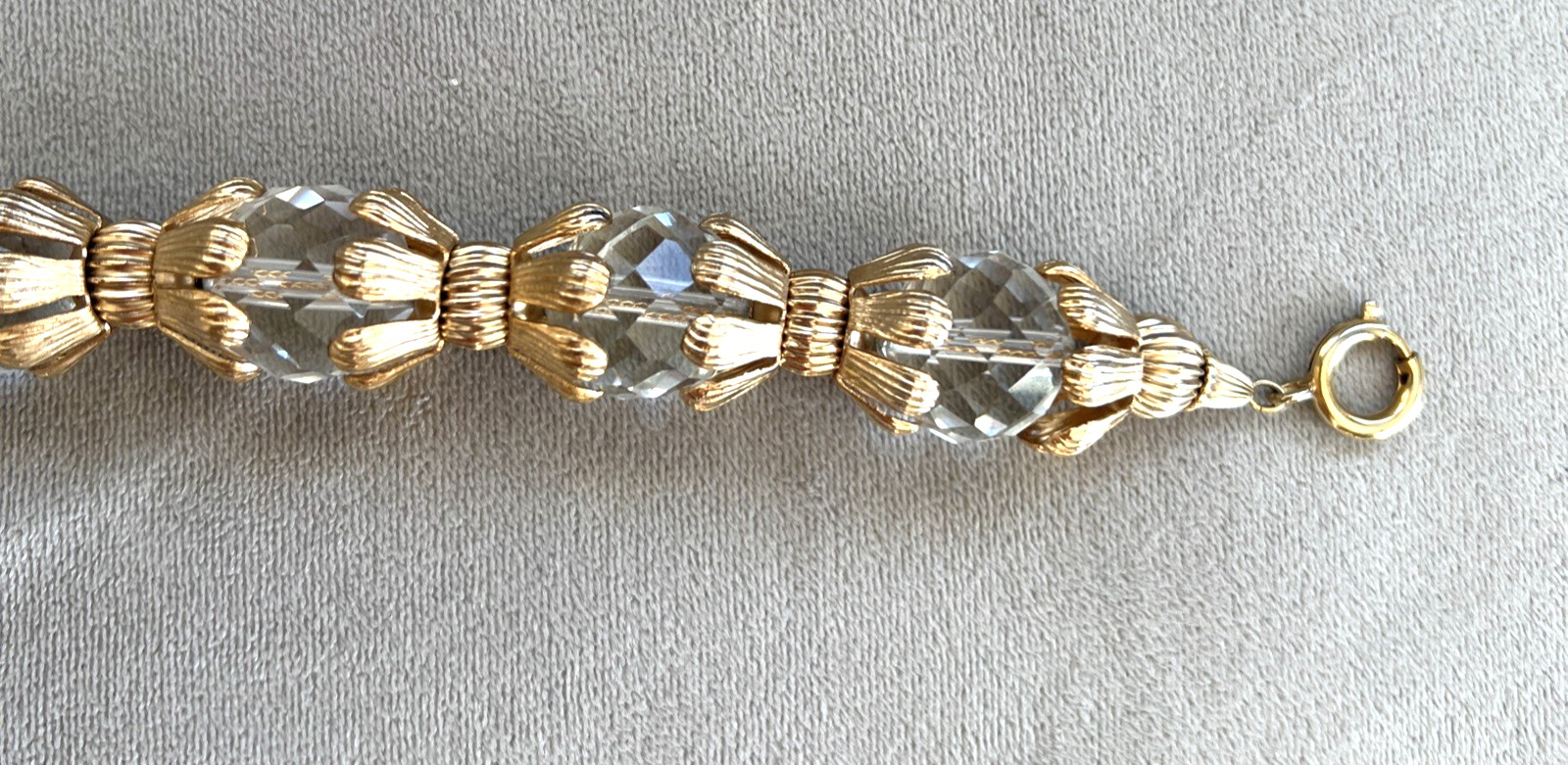 VINTAGE SARAH COVENTRY GOLDEN ICE CLEAR CRYSTAL GOLDTONE BEAD BRACELET 9″ X 3/4″