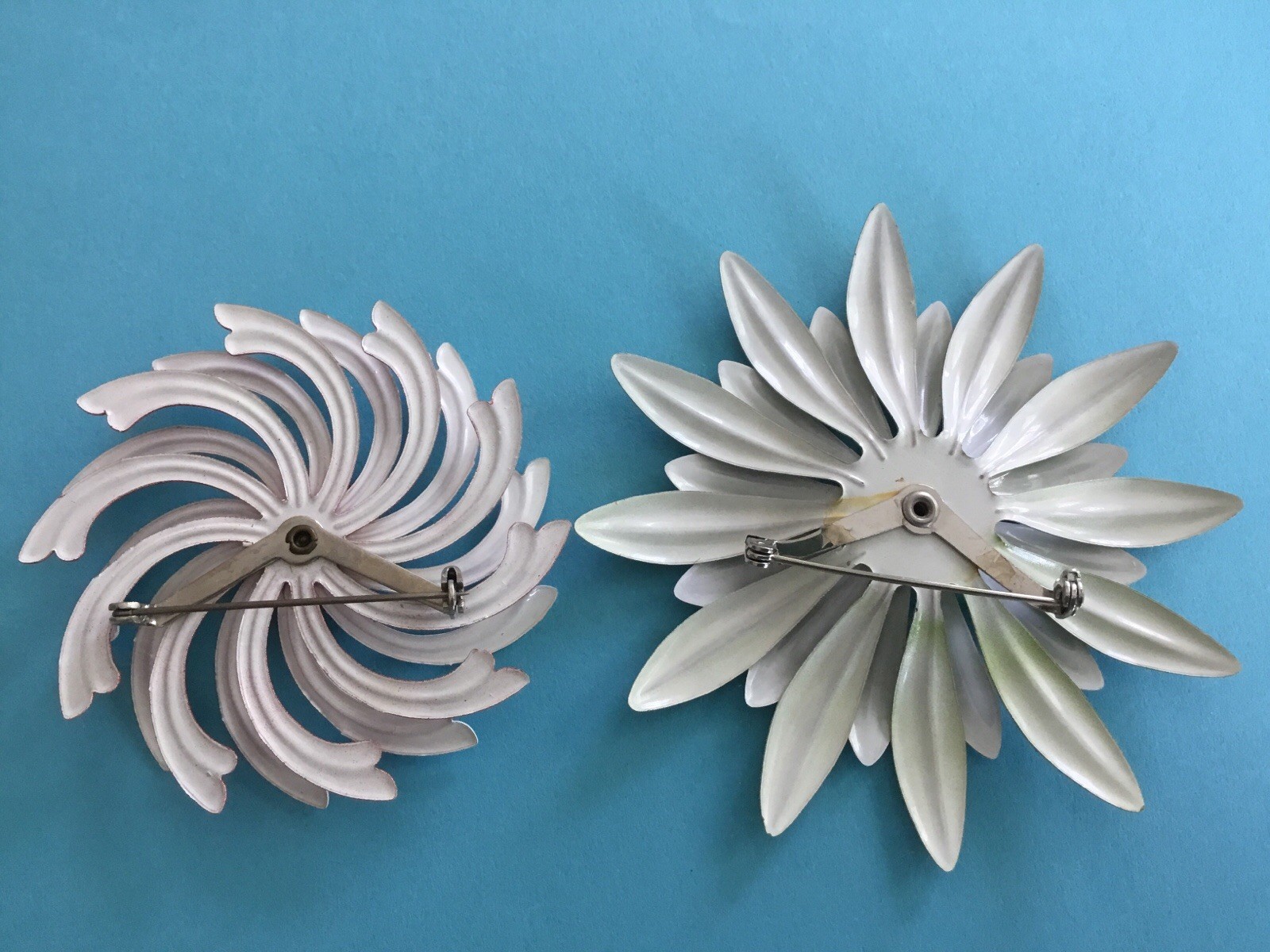 VTG Large Enamel & Metal Flower Brooches (2) Green & White And Red, White & Blue