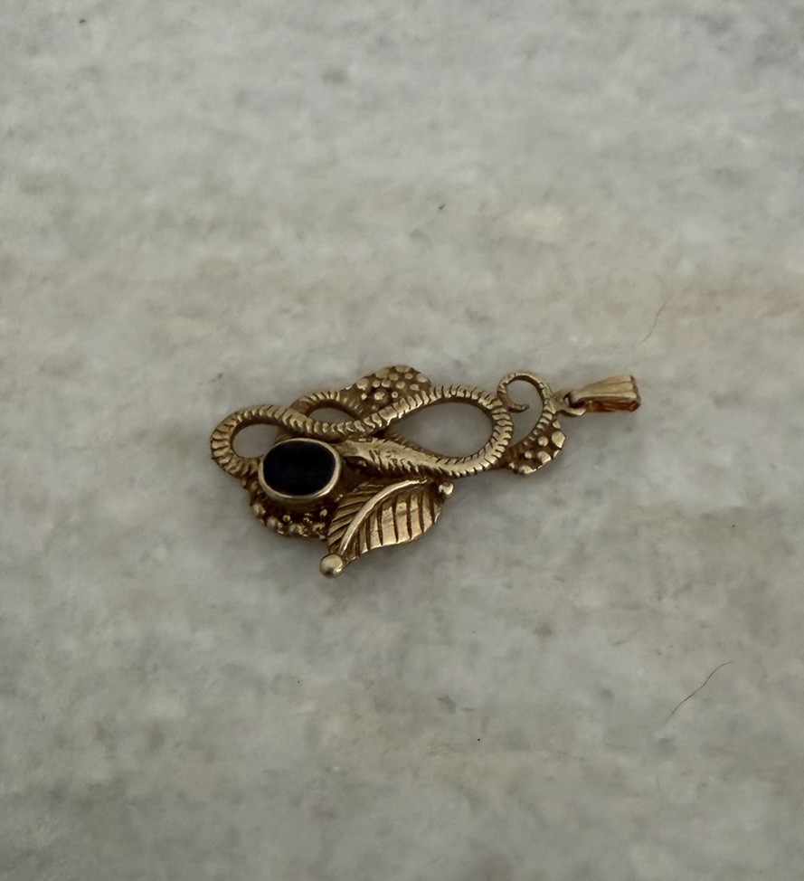Vintage Gold Sterling Silver 925 Textured Snake Onyx Leaves Pendant