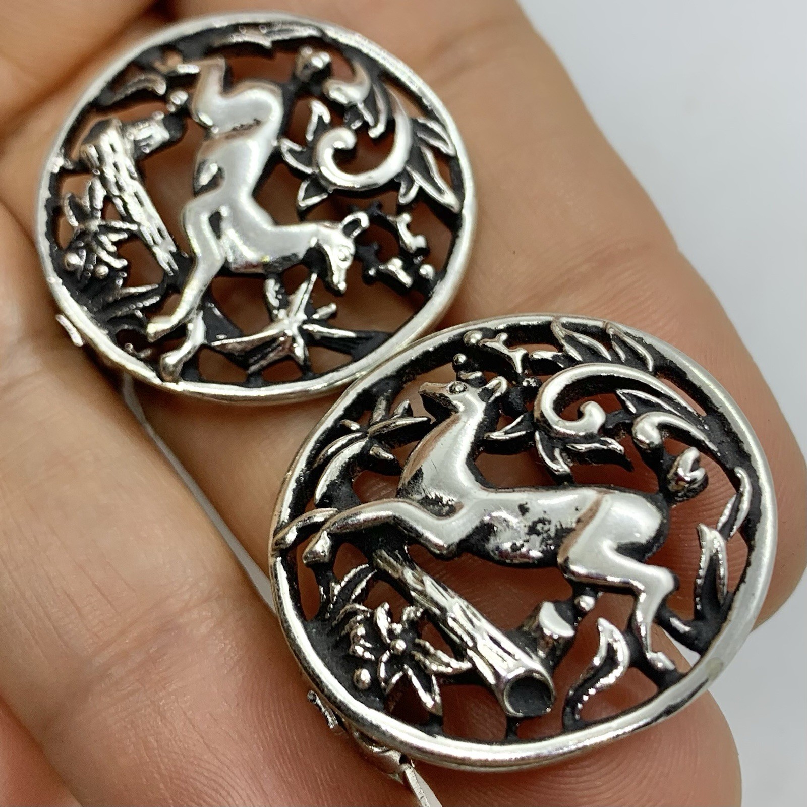 Vtg Sarah Coventry Deer Silver Tn Openwork Filigree Earrings Huggie Clip Scenery