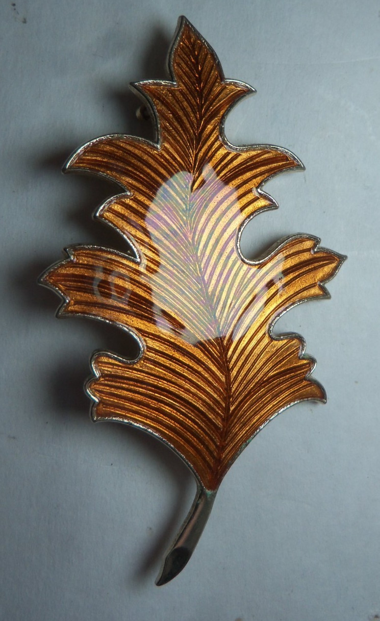 VTG Guilloche Gold-Tone Leaf Brooch Orange And Brown Guilloché Enamel Detailing