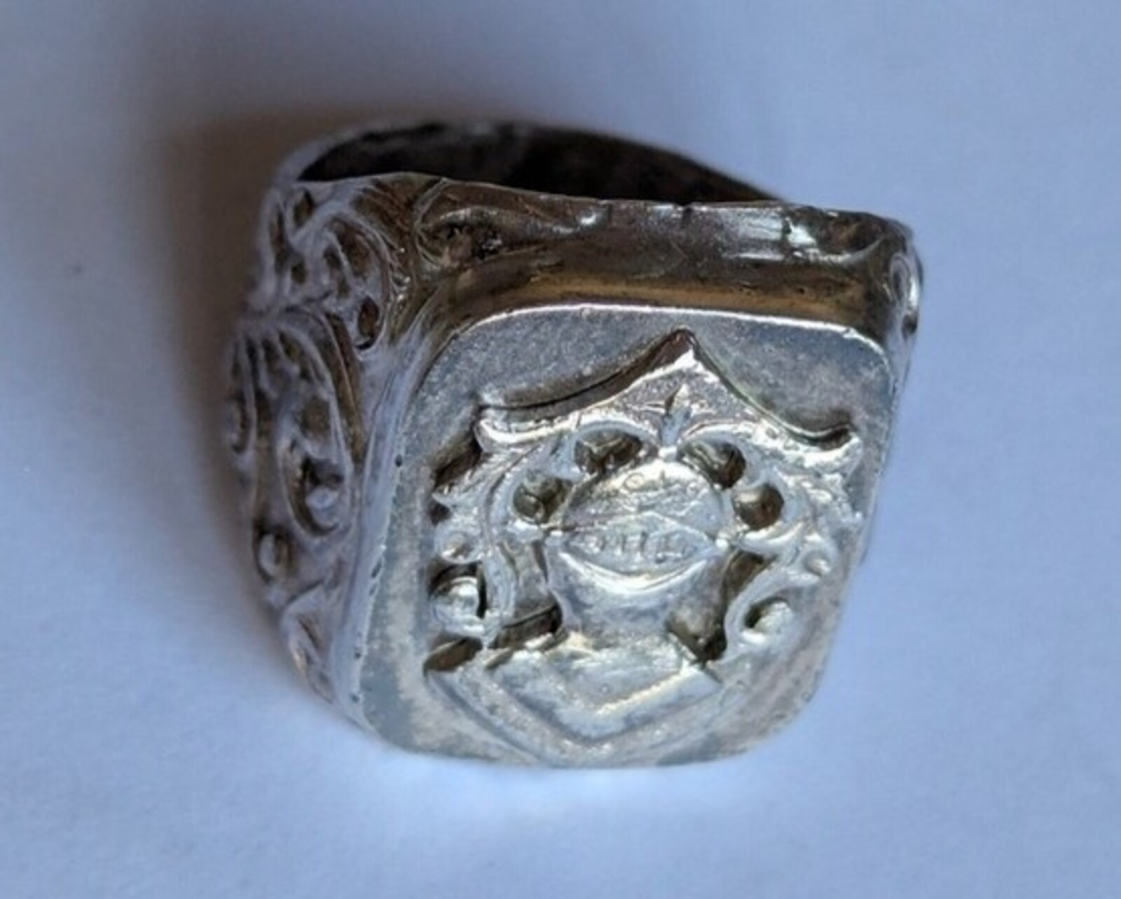 Vintage men’s signet ring sterling silver 925 Size 9.5 Weight 8.94 g. Knight.