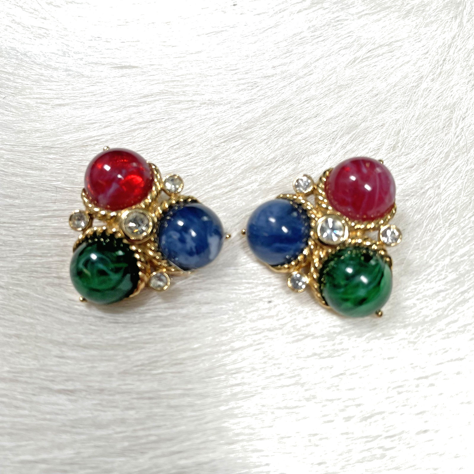 TRIFARI VTG Gold Tone Ruby Sapphire Emerald Cabochon & Crystals Clip On Earrings