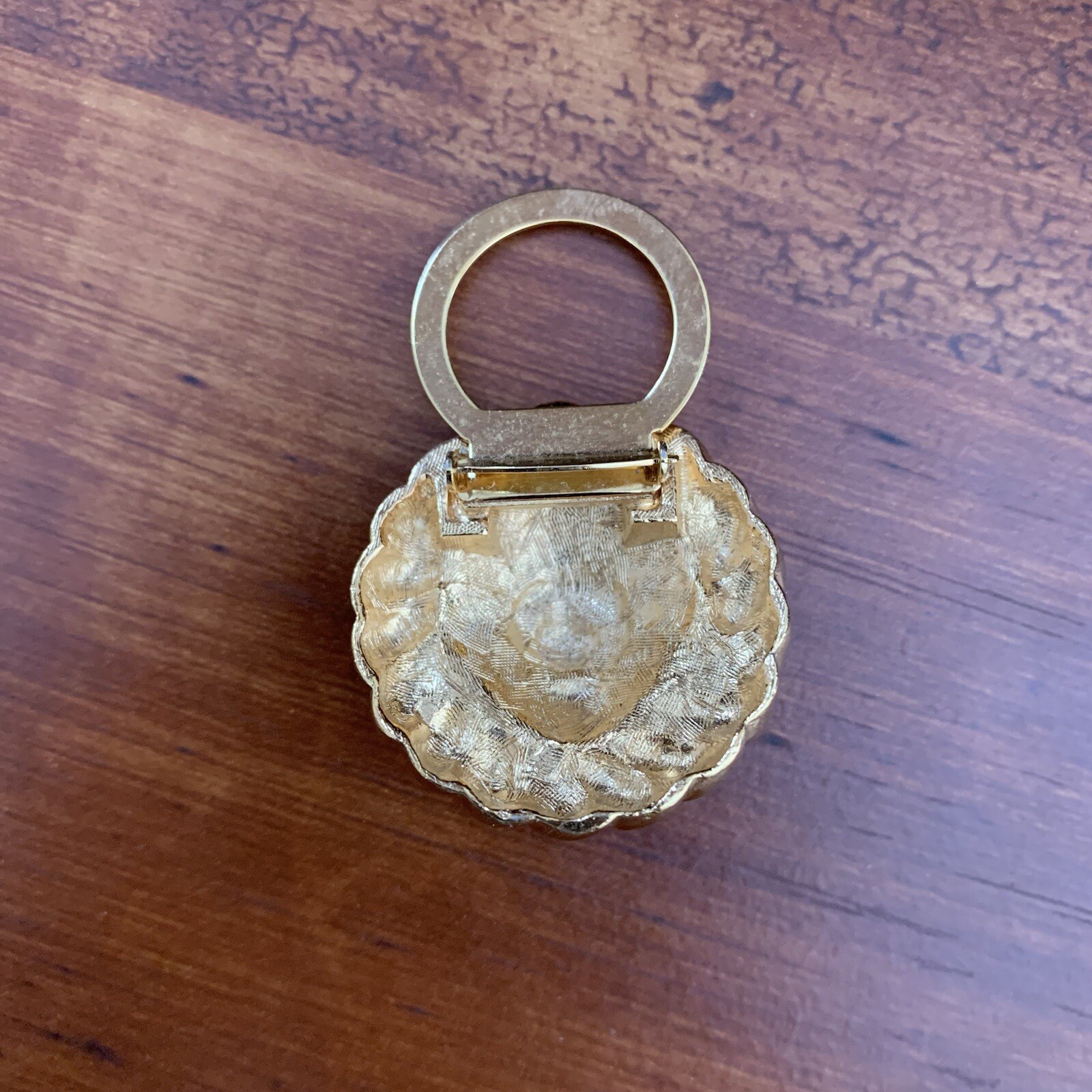 Vintage Unsigned Anne Klein gold tone lion face medallion scarf clip