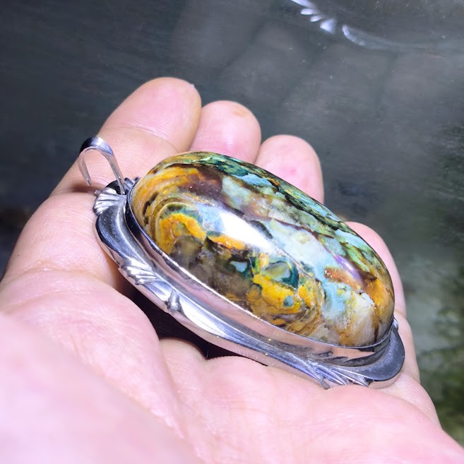 museum grade old agate pendant 42gr Rare Collcetion multi color garut west java