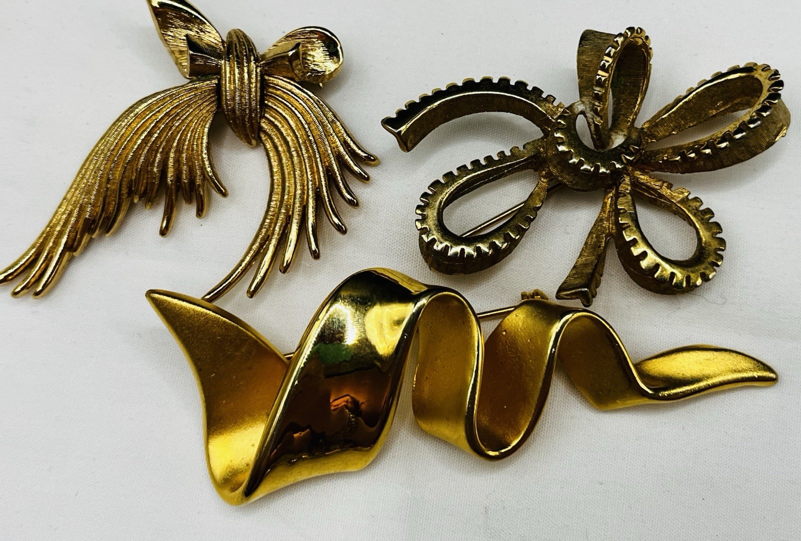 Vtg. Brooch Lot Some Signed Rhinestone, Gold Silver Tone Wear Resell 28pc Monet