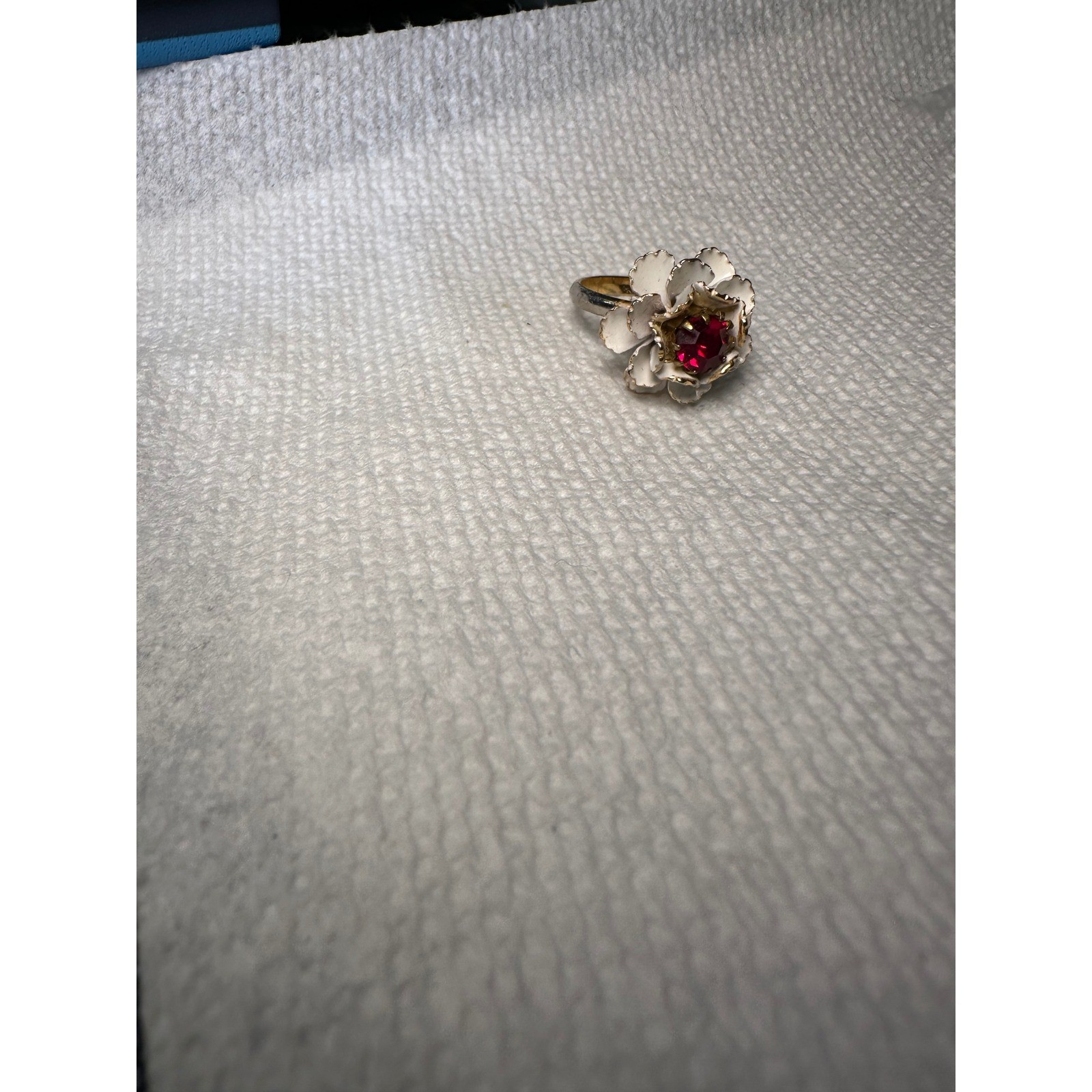 Vintage White Enamel Flower Cocktail Ring Red Gold Tone Statement adjustable