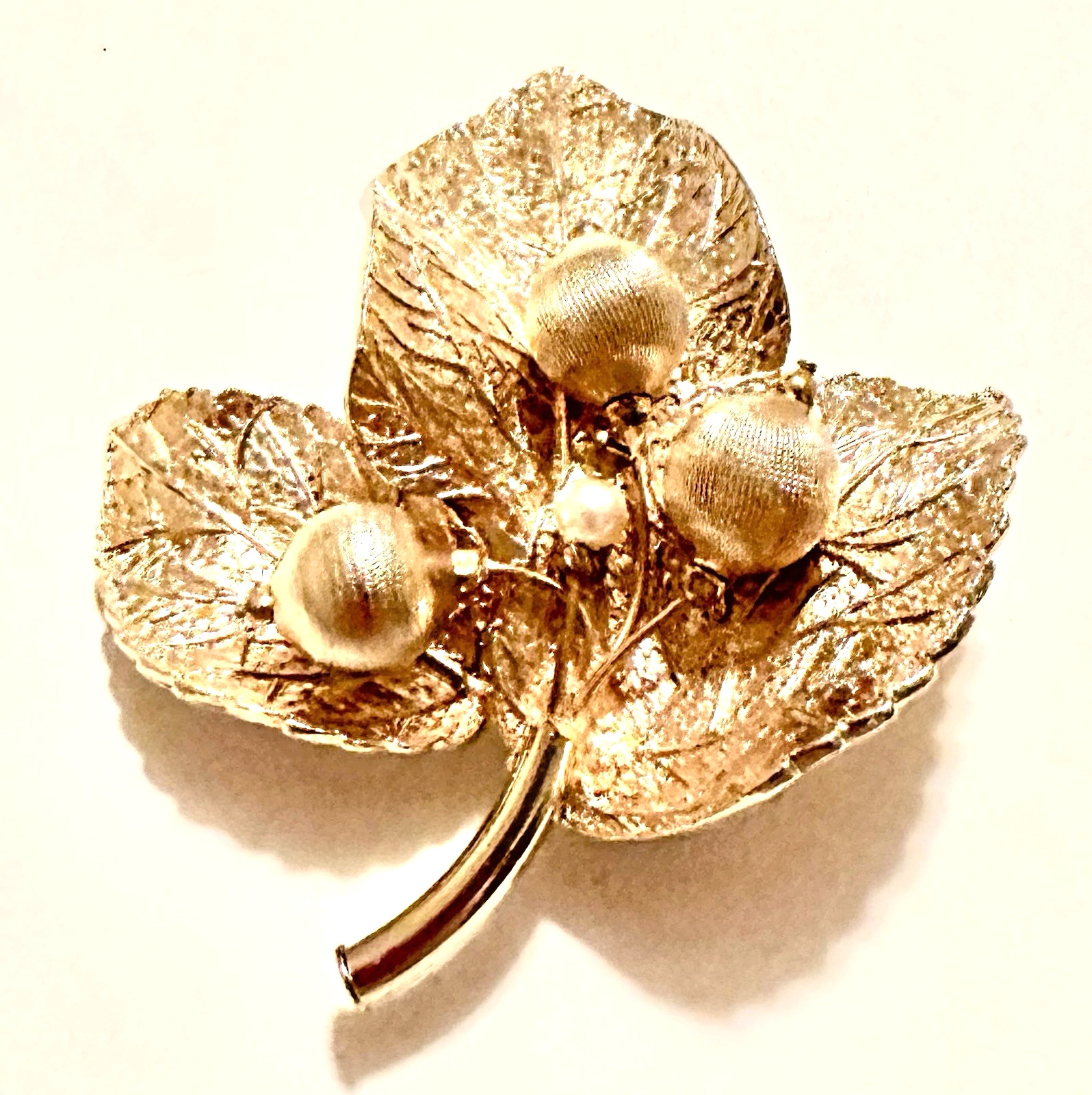 Vintage Signed Capri Gold Tone Acorn Leaf Brooch Pin Textured Leaves 2 5/8″