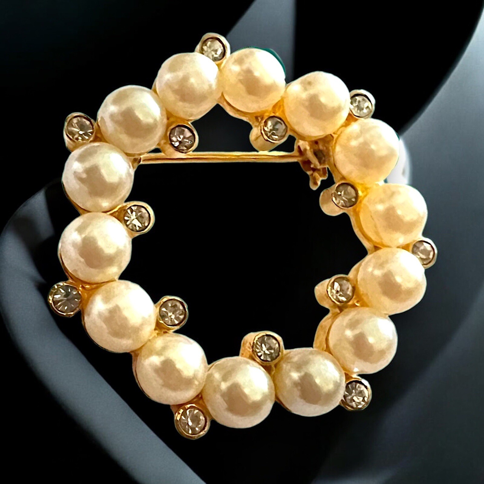 Faux Pearl Rhinestone Circle Brooch Bridal Mid Century Gold Tone Wedding Pin