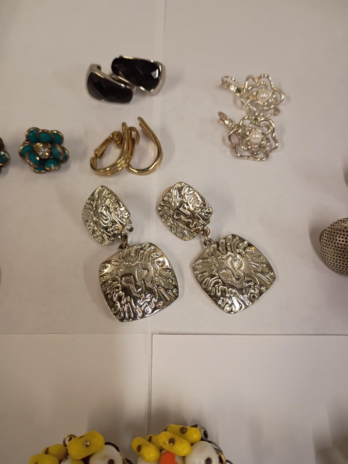 Women’s Vintage Clip-On Earrings 21 Pairs