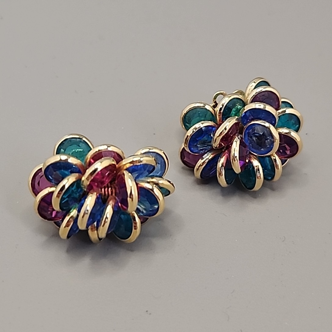 Vintage Open Bezel Clip On Earrings Gold Tone Layered Multicolor 3/4″