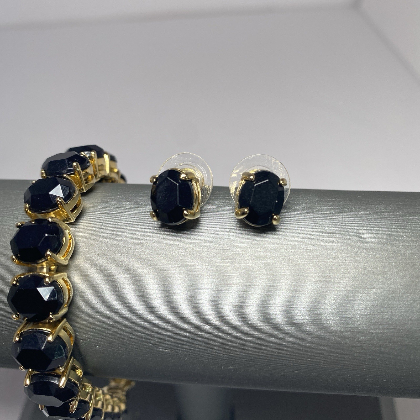 Vintage Jewelry Set black faceted ovals in goldtone Bracelet 7” & post Earrings