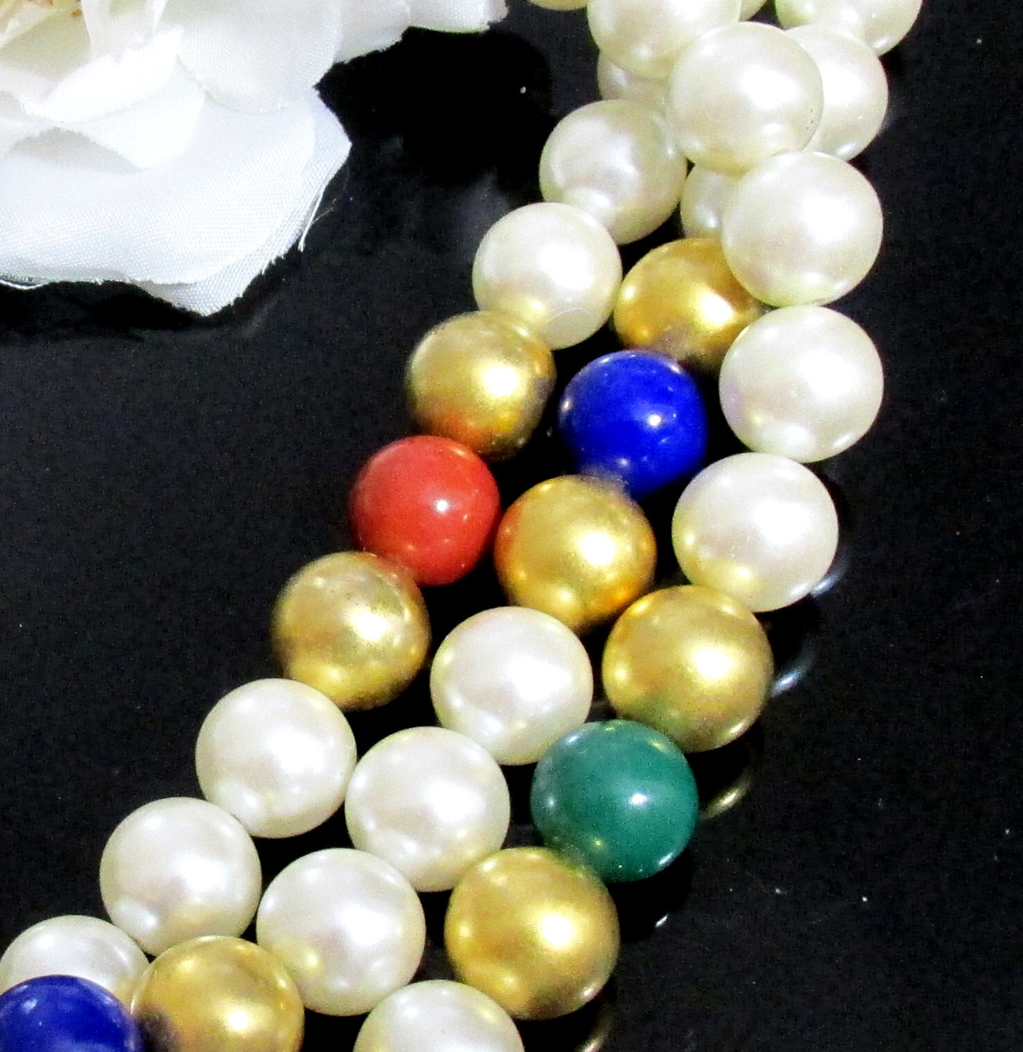 VTG RUNWAY BOOK PIECE NAPIER 3 STRAND FAUX PEARL/BEAD NECKLACE GP “Scarborough”