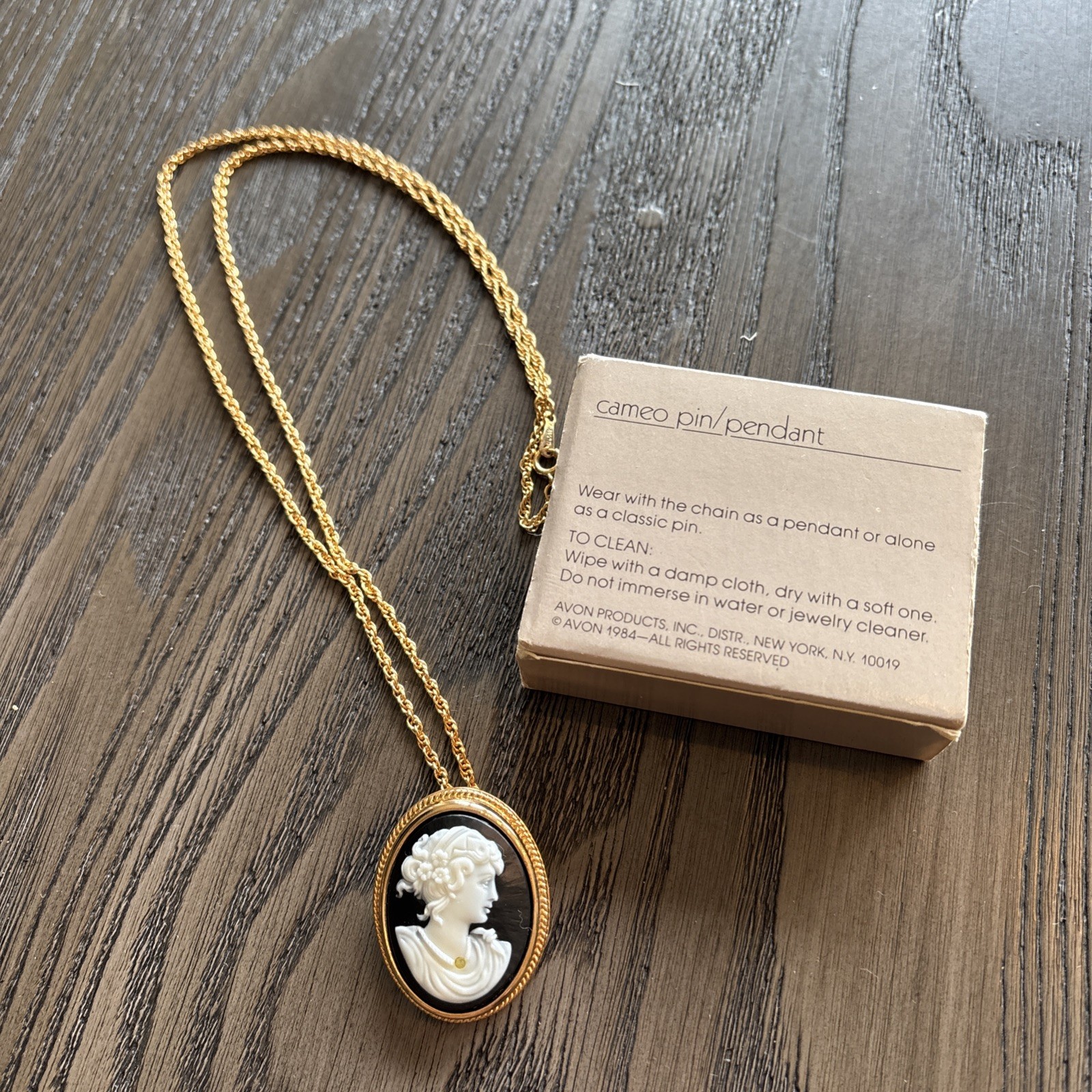 VTG 1984 Avon Necklace/pin Cameo Black Gold Tone 24” New In Box Signed