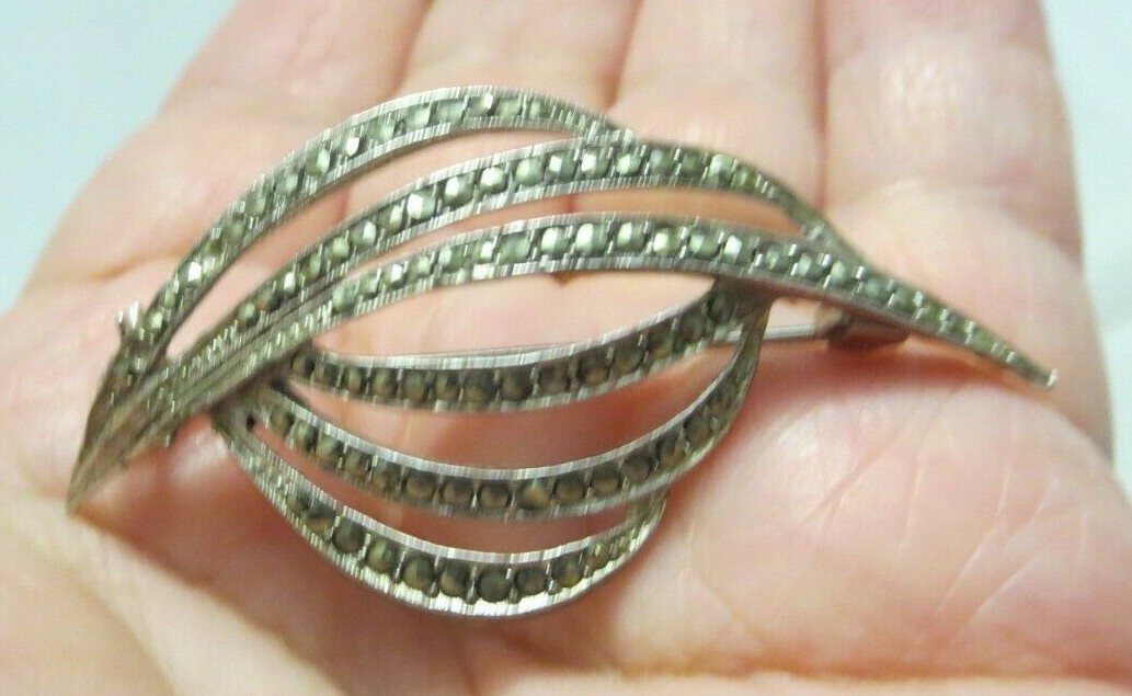Vintage Delicate Style Marcasite Brooch Pin Silver Tone 2″ x 1″ Floral? Plant?