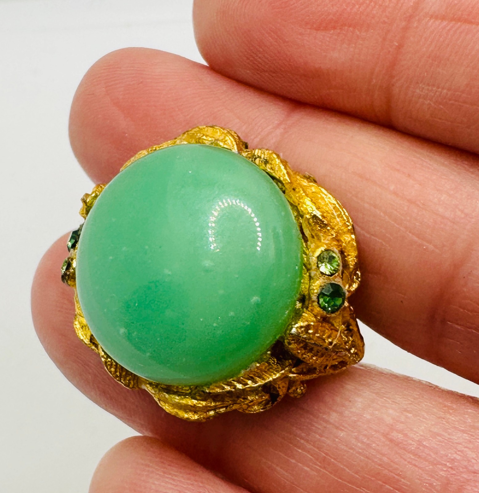 Vtg Matte Gold Tone Flower Daisy Monet Earrings & Green Faux Jade Cabochon Ring