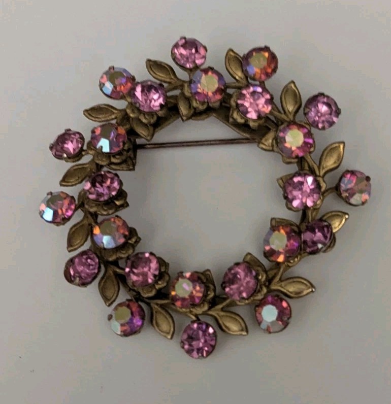 Vintage Mid Century Pink & Aurora Borealis Rhinestone Wreath Brooch – Attributed