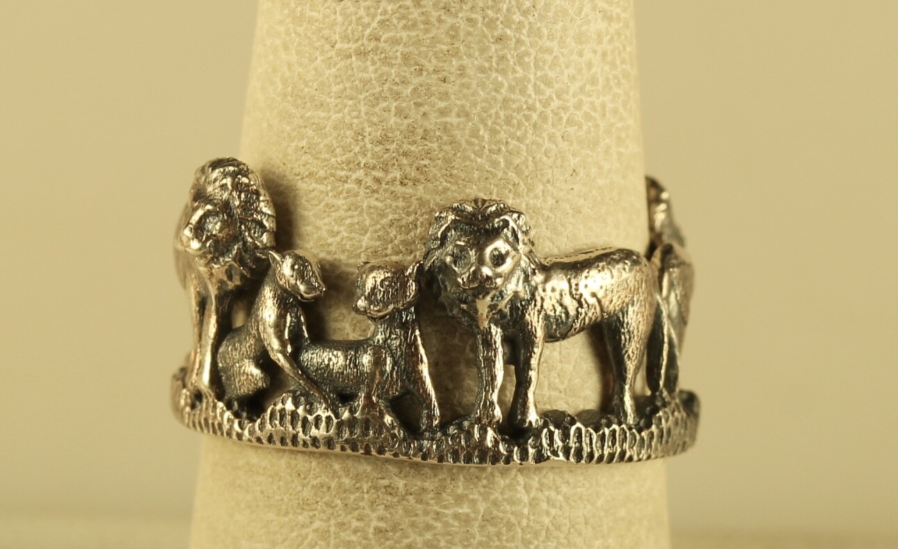 Vtg Sterling Signed 925 Detailed Pride of Lions and Cubs Animals Ring Band 7 1/2