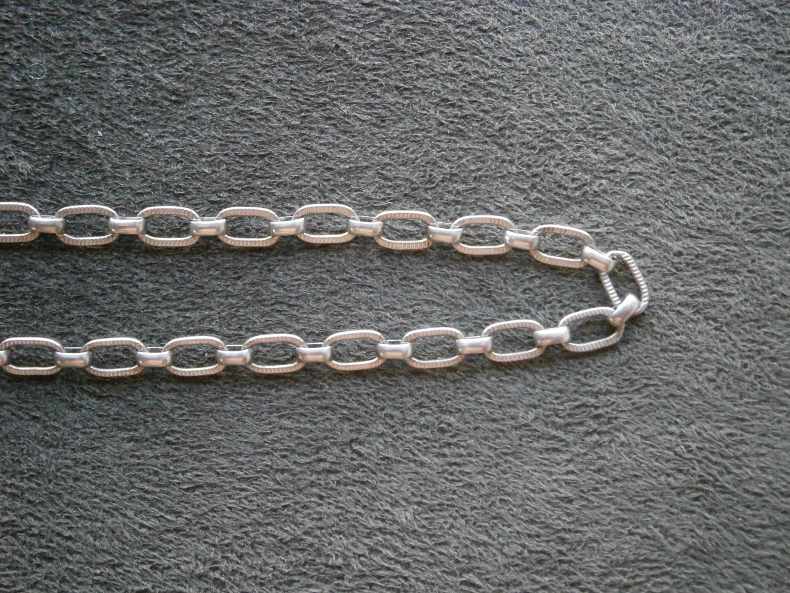 Textured Oval Link Chain Vintage Sterling Silver Charm Bracelet 7.25″ ~ 2.8g