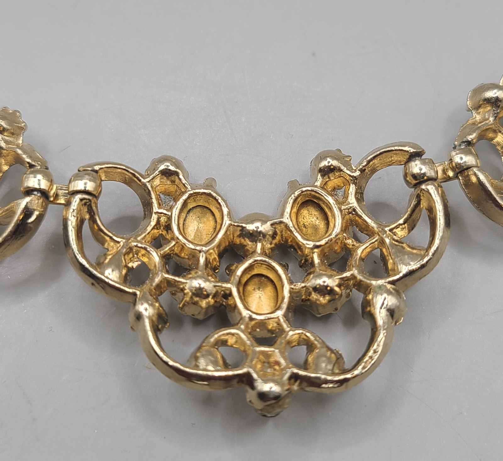 Vtg Unsigned Goldtone Opaline Glass Rhinestone Faux Pearl 17″ Necklace