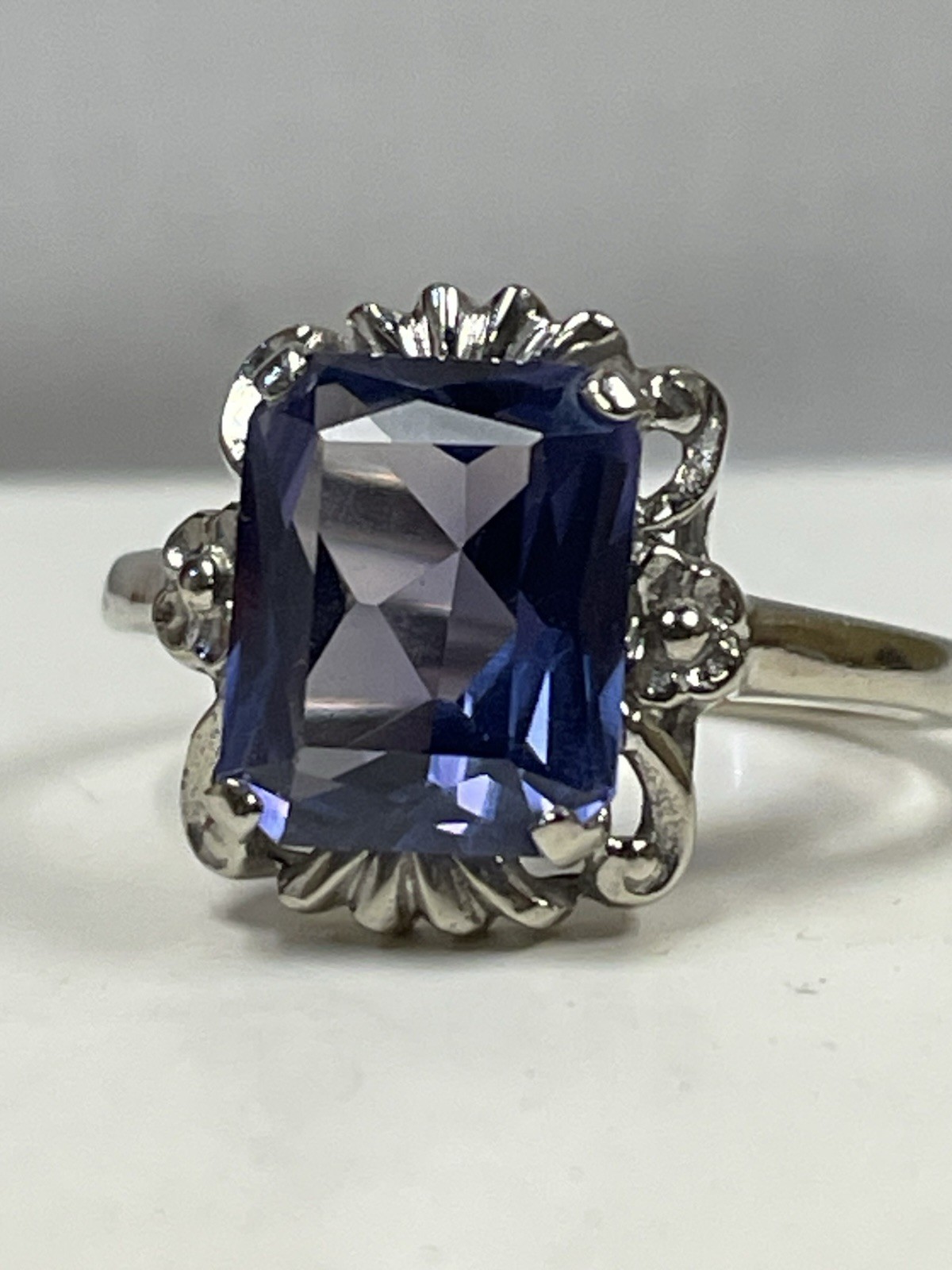 Schmitz Moore & Co. (SMCO) 10k Gold Ring, Blue-Violet Gemstone, Art Deco Era