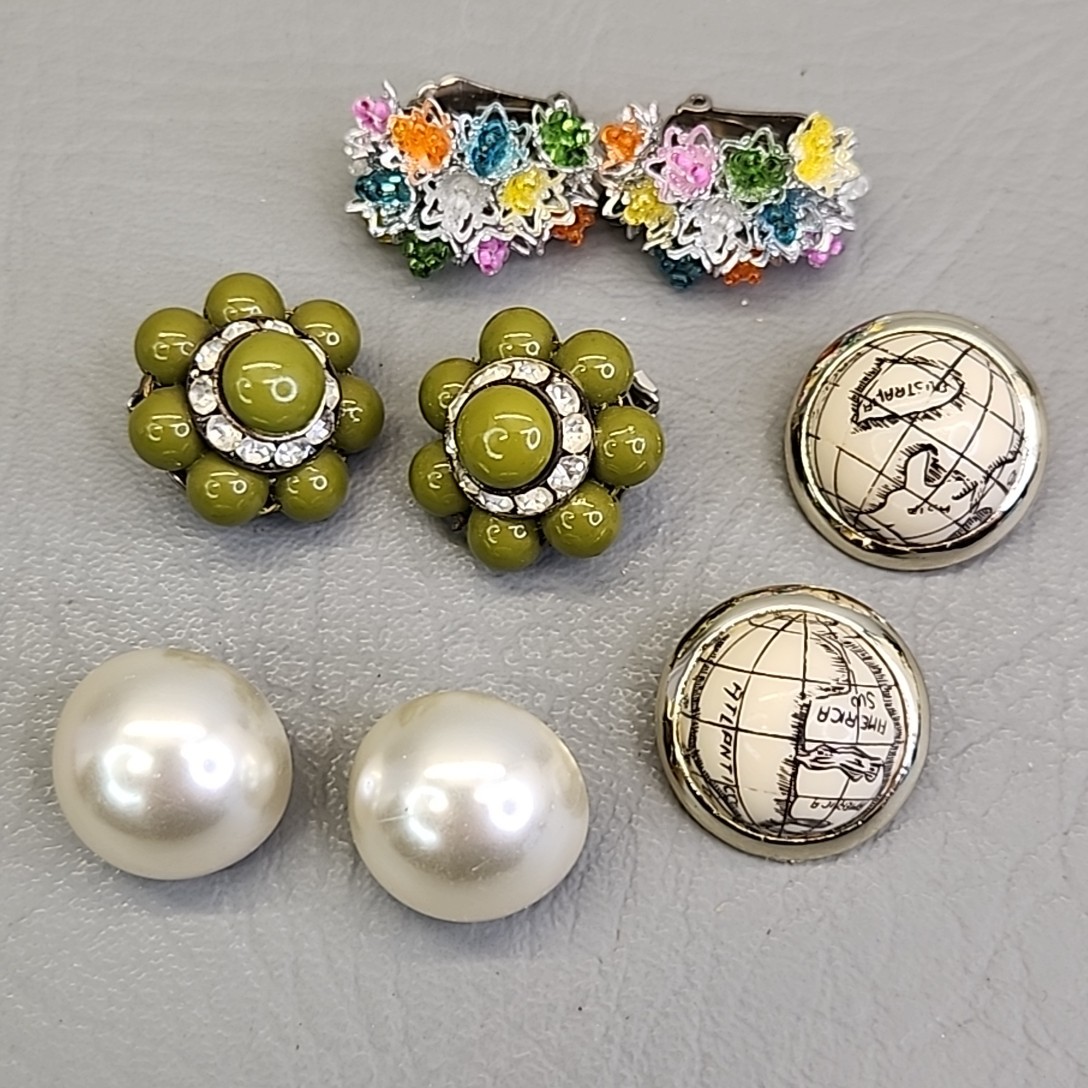 Vintage Clip On Earrings Lot of 4 Cluster Globe Imitation Pearl Hong Kong Japan