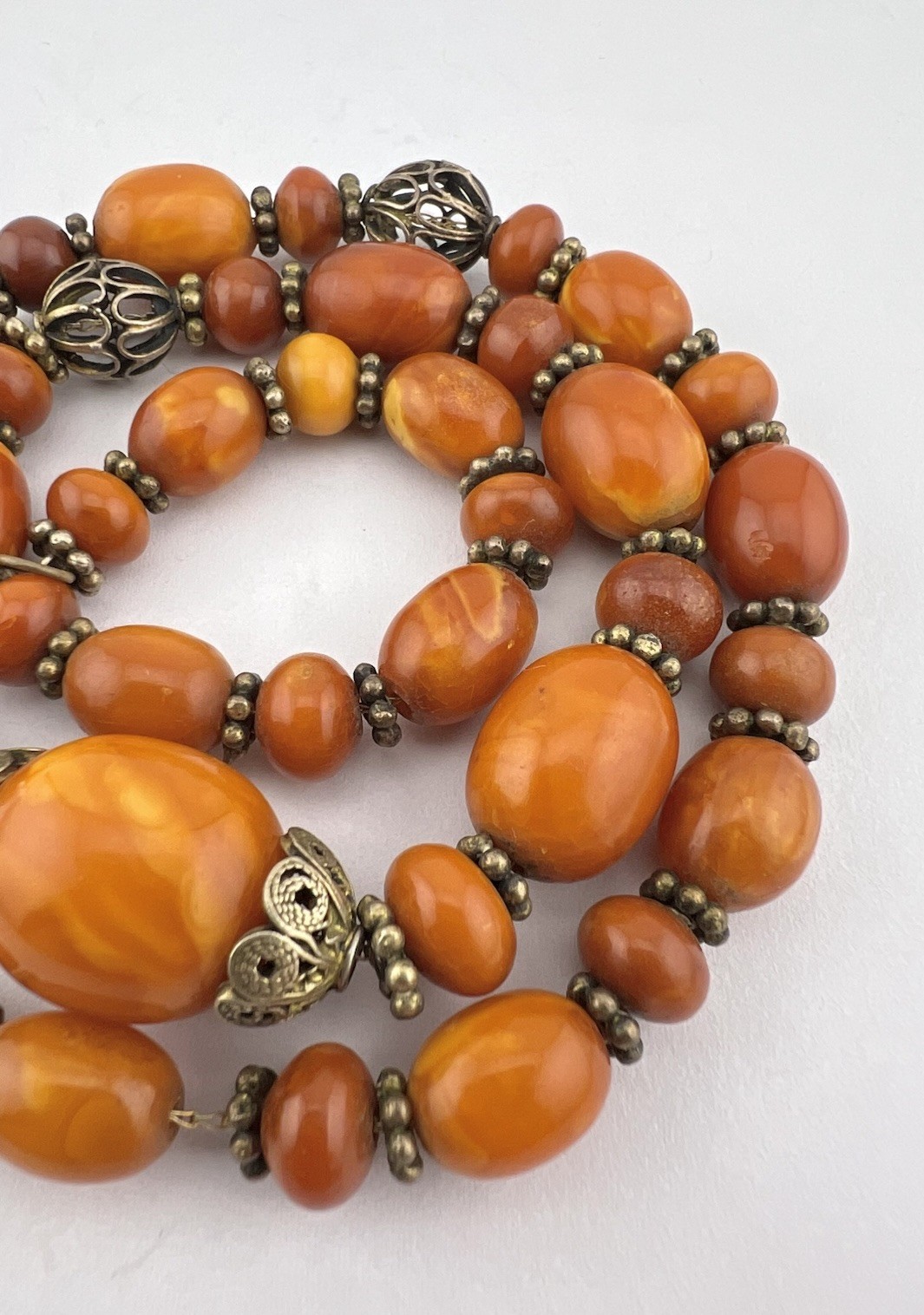 37.5g – Antique Butterscotch Egg Yolk Baltic Amber Swirl Round Bead Necklace 19″