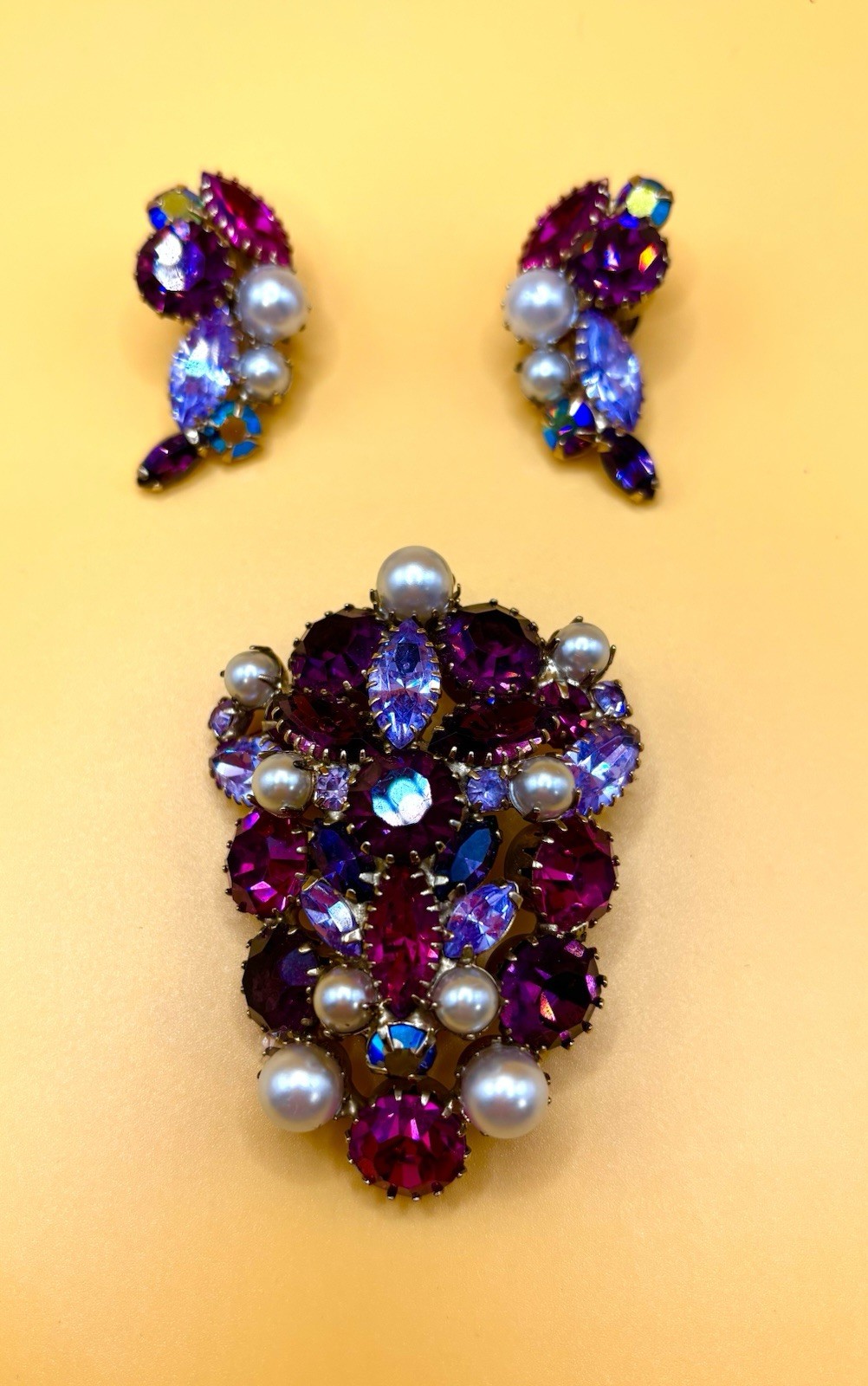 Vintage Mid Century Purple Rhinestone Pearl Brooch Clip Earrings Parure Set