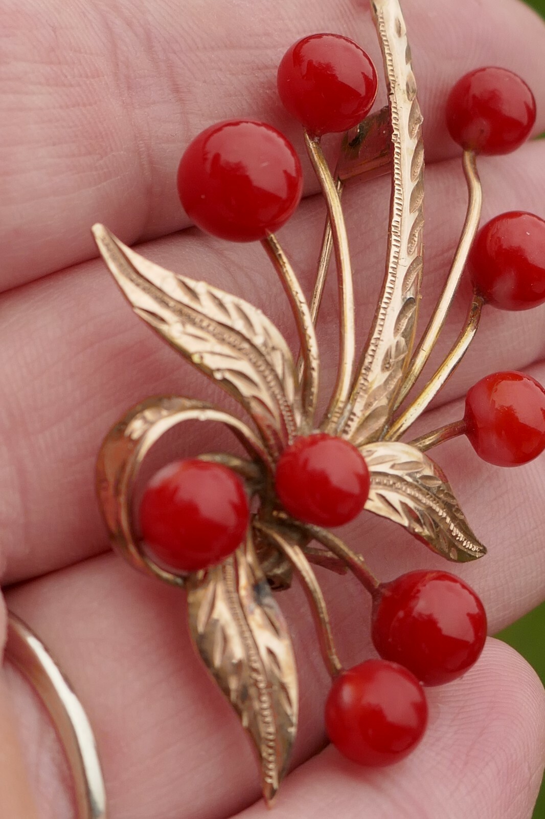 Vintage 10kt+ Rose Gold & 6.4mm Coral Pin / Brooch – 8.6g.