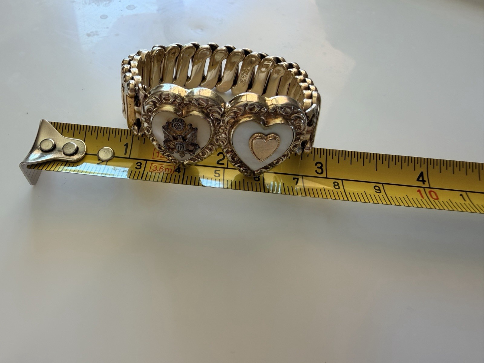 WWII US Military Gold Tone Sweetheart Stretch Bracelet