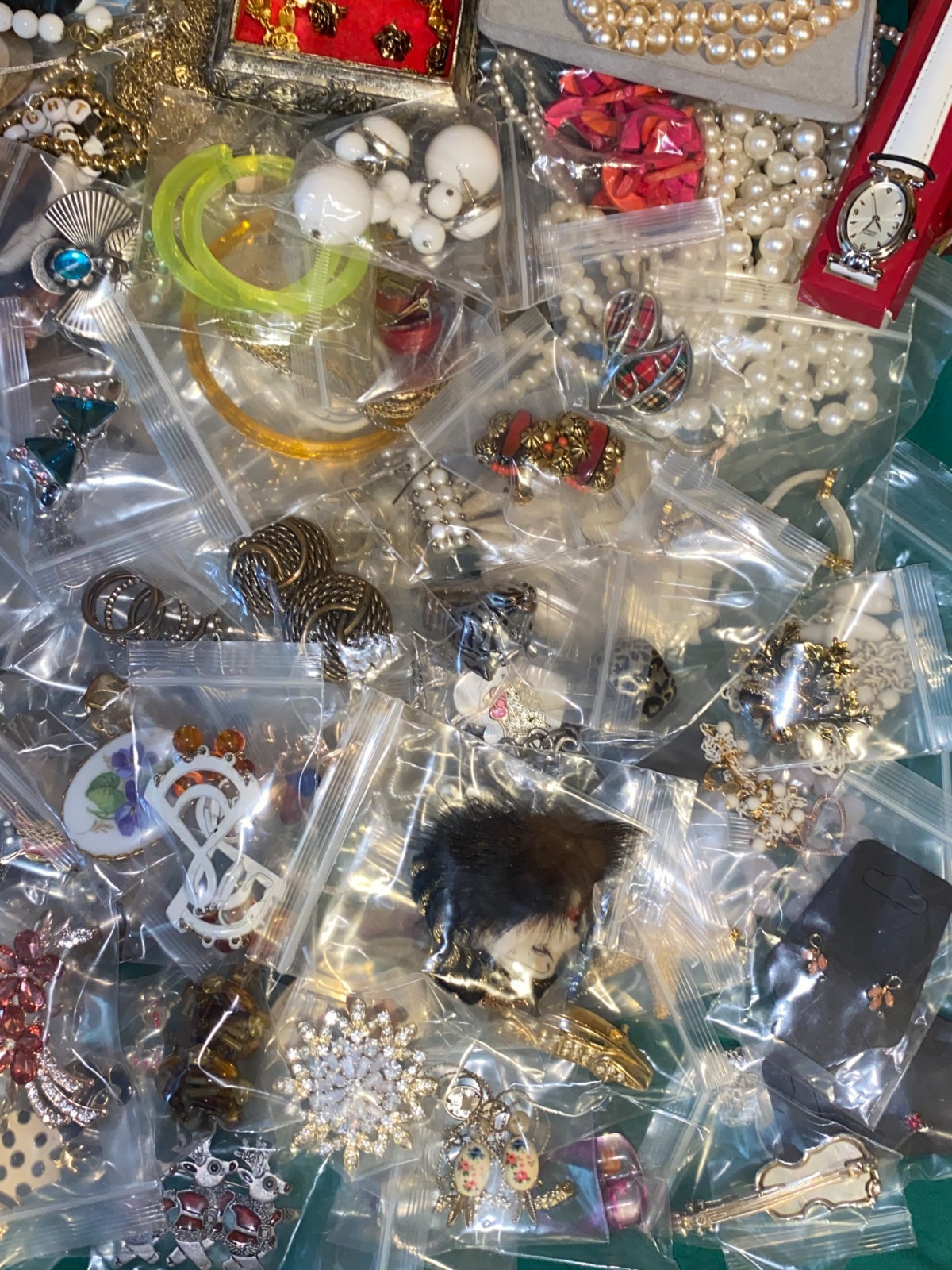 VINTAGE to Modern JEWELRY LOT 9 LBS 200 PCS RHINESTONE RING NECK WEARABLE #17