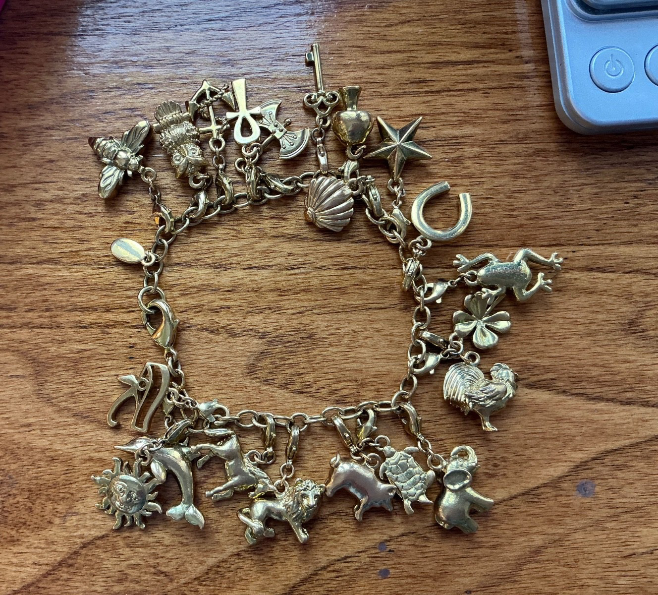 Gold tone Heavy Charm BRACELET with individual Removable Good Luck charms 🍀