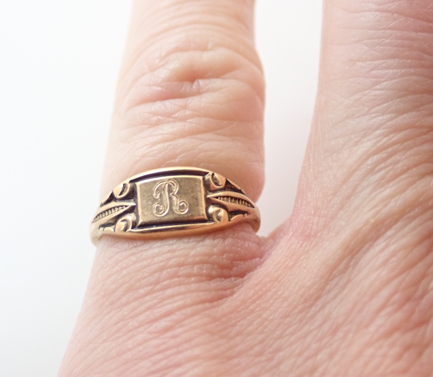 Vintage 10k Gold Filled Signet Initial Letter “R” Pinky Band Ring Sz 4