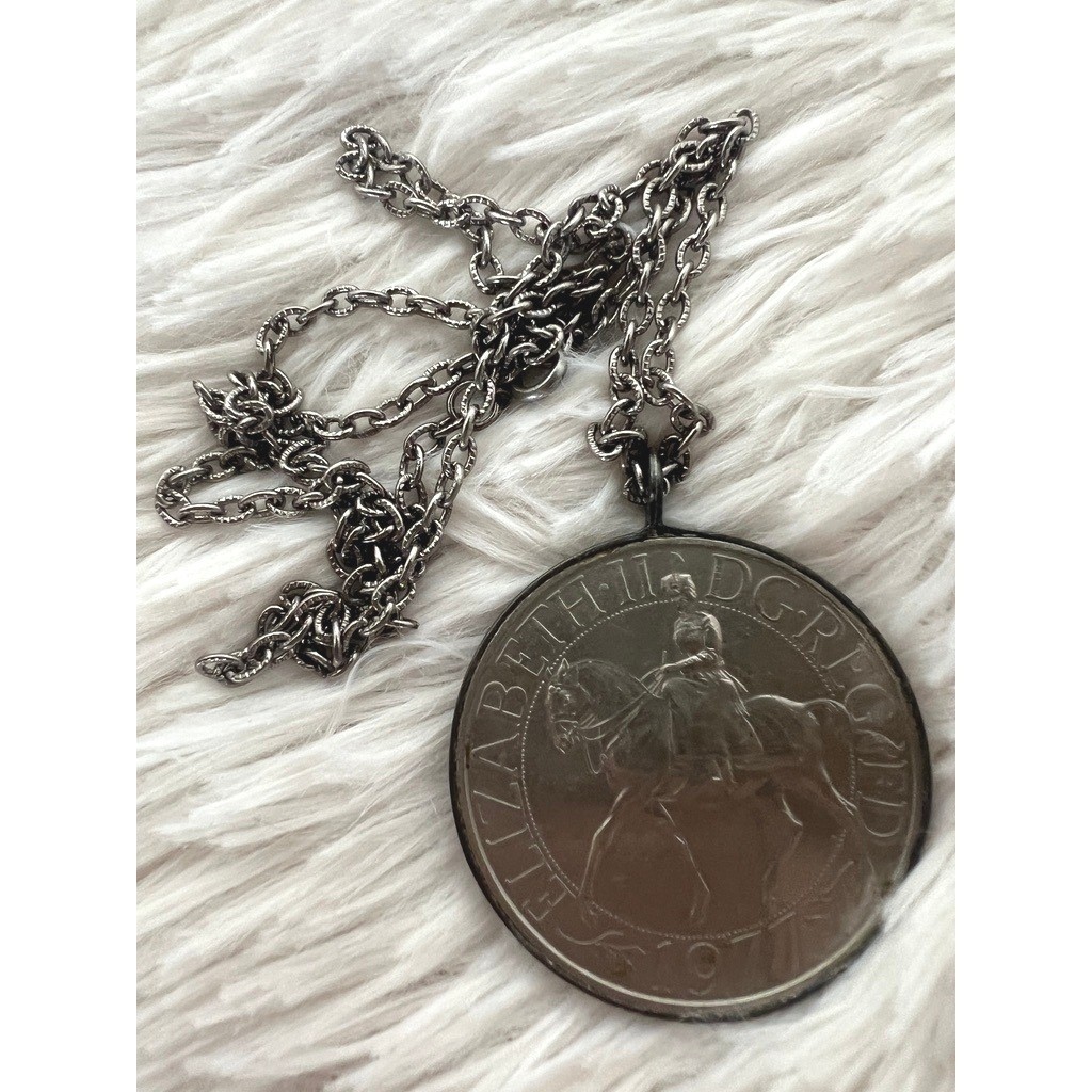 QEII Coin Pendant Necklace 1977 Queen Elizabeth II Jubilee