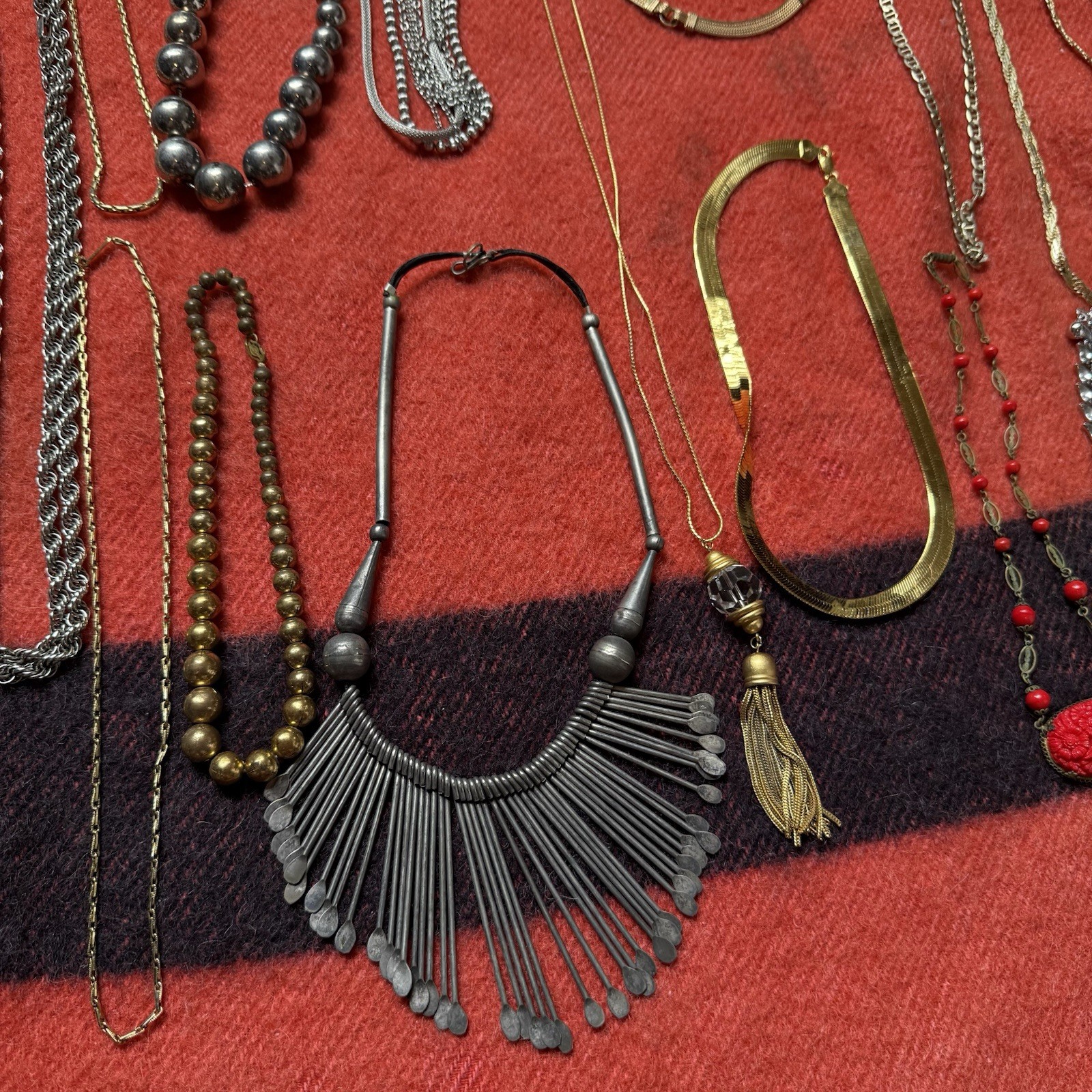 43 Individual Costume Jewelry Vintage Necklaces Metal Gold Silver Other