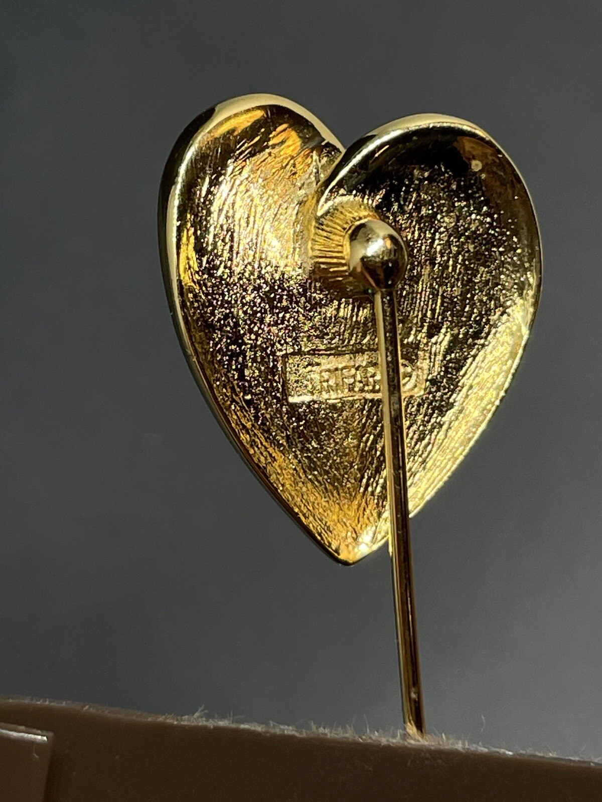 Vintage Crown Trifari Heart Stick Pin Gold Tone On Card 2.8 in Signed✨