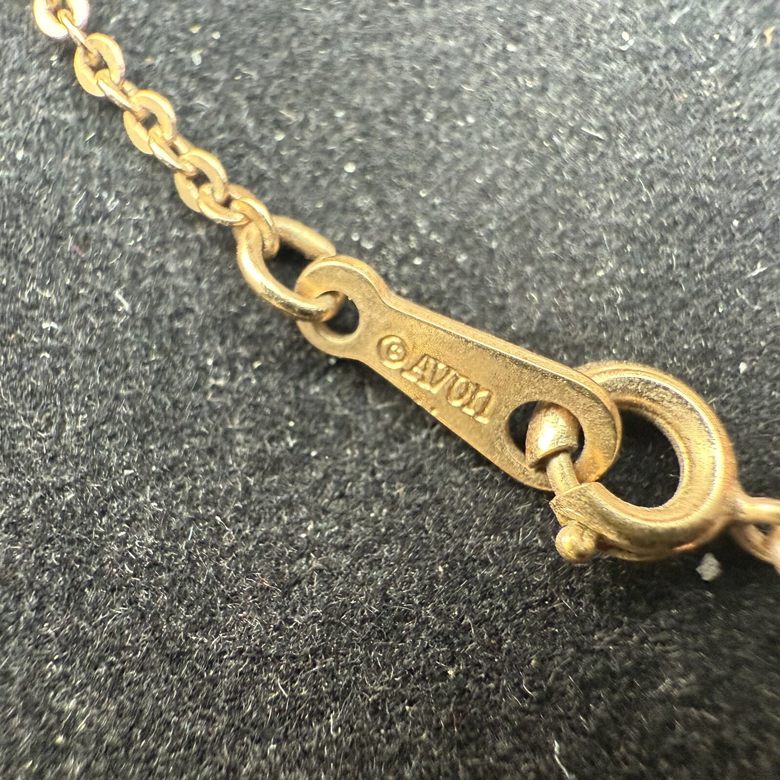 Vintage 1984 Avon Mom Pendant Gold Tone Rhinestone Accent Necklace