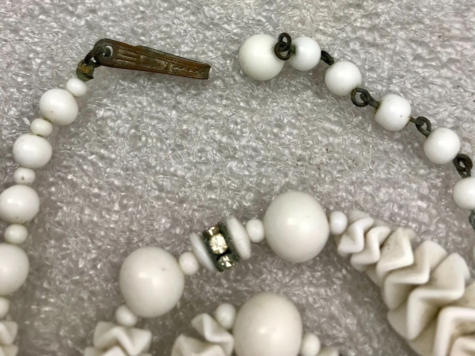 Vintage 15″ White Ruffle Bead, Rhinestone, Strand Necklace JWL-936