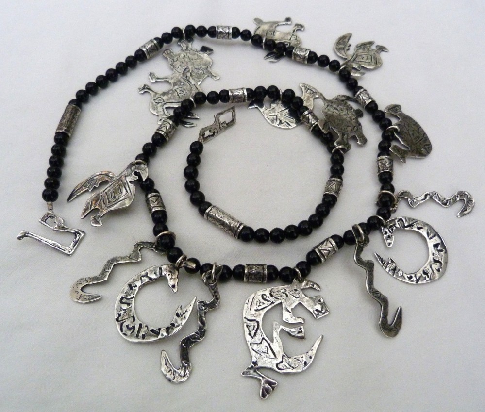 28″ LONG SOUTHWESTERN STERLING SILVER TURTLE BIRD RABBIT ONYX BEAD NECKLACE