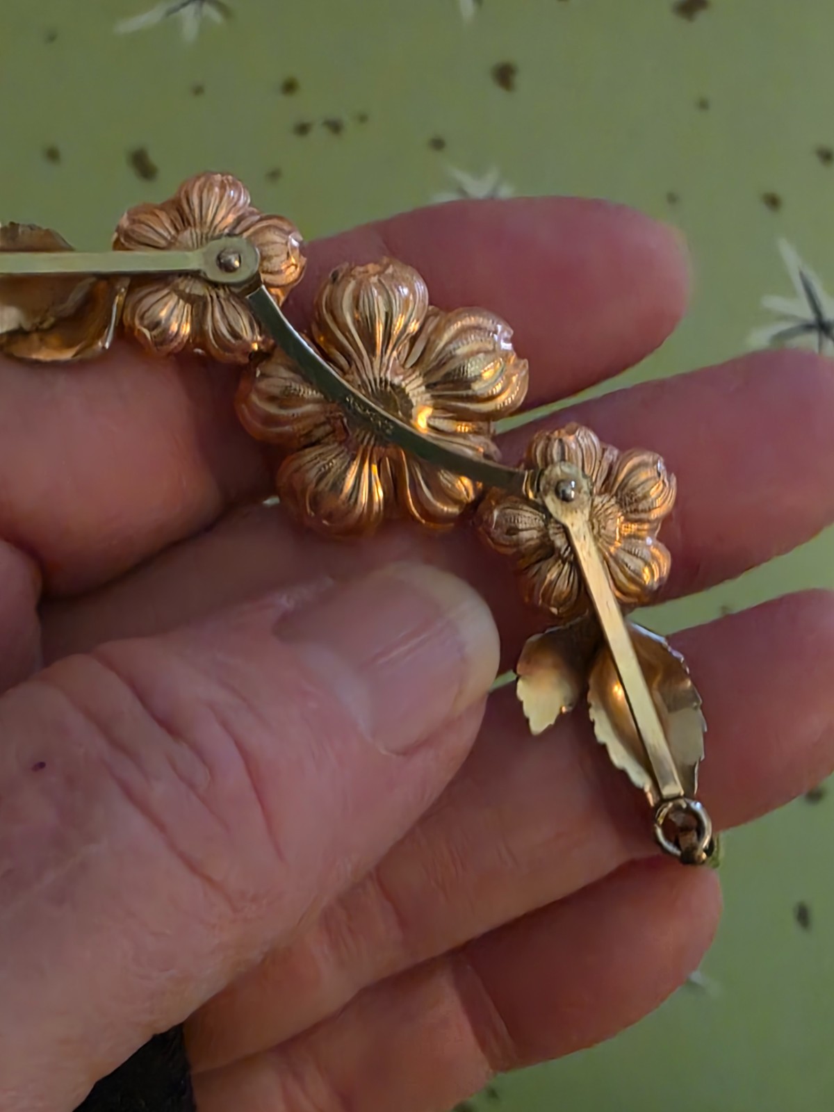 Vintage Krementz Signed 2 Tone Rose/Gold Dainty Flower Leaves Choker Necklace