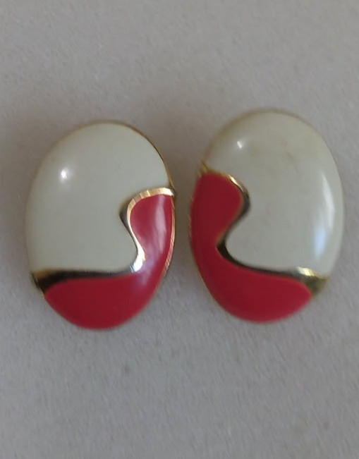 Red Creamy White Gold Enameled Stud Earrings 80s Mom Fourth Of July E12