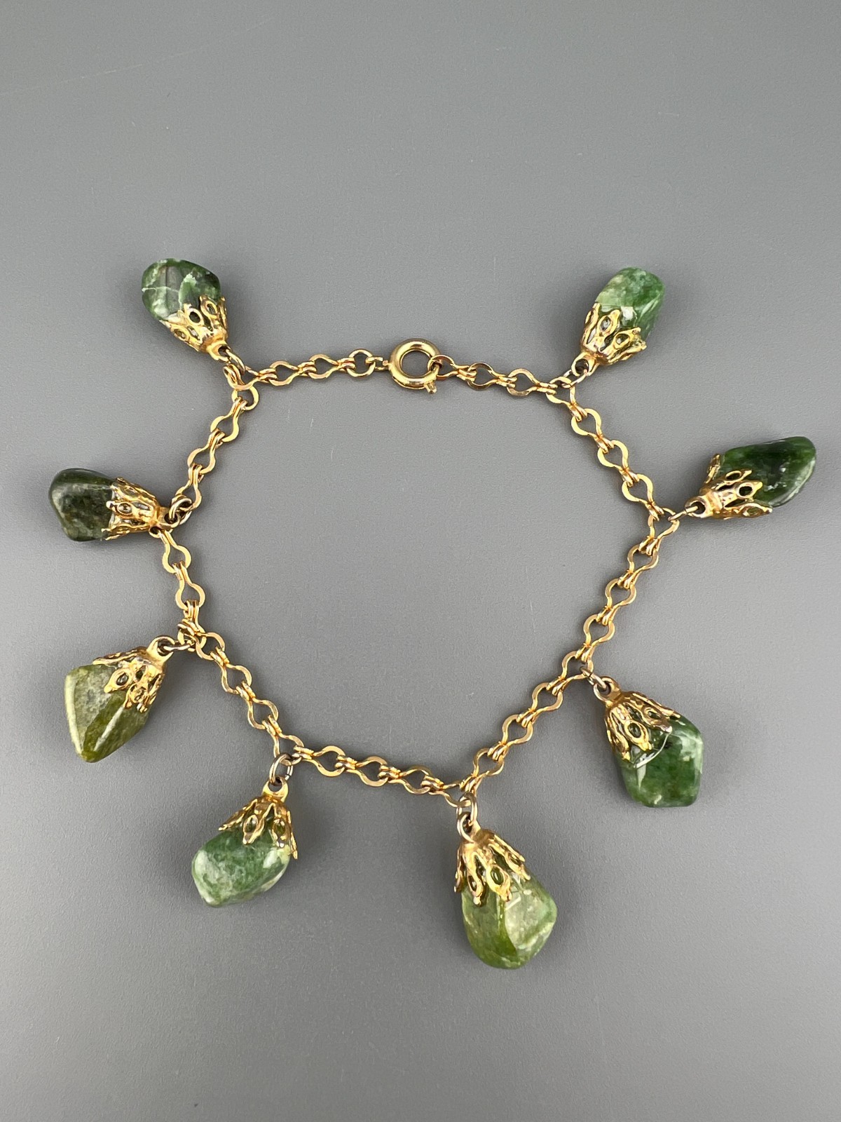 Vintage Charm Bracelet Green Gemstone Gold Tone Serpentine 7″ Fancy Link Boho