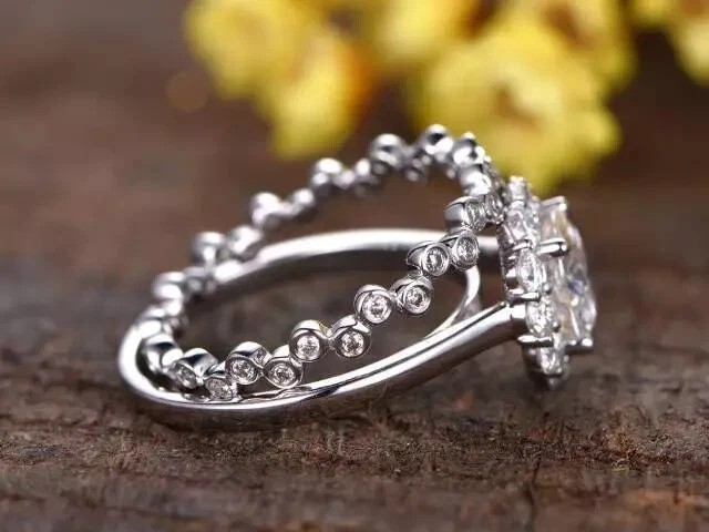 1.10Ct Round Cut lab Created Diamond Halo 14K White Gold FN Engagement Ring Set