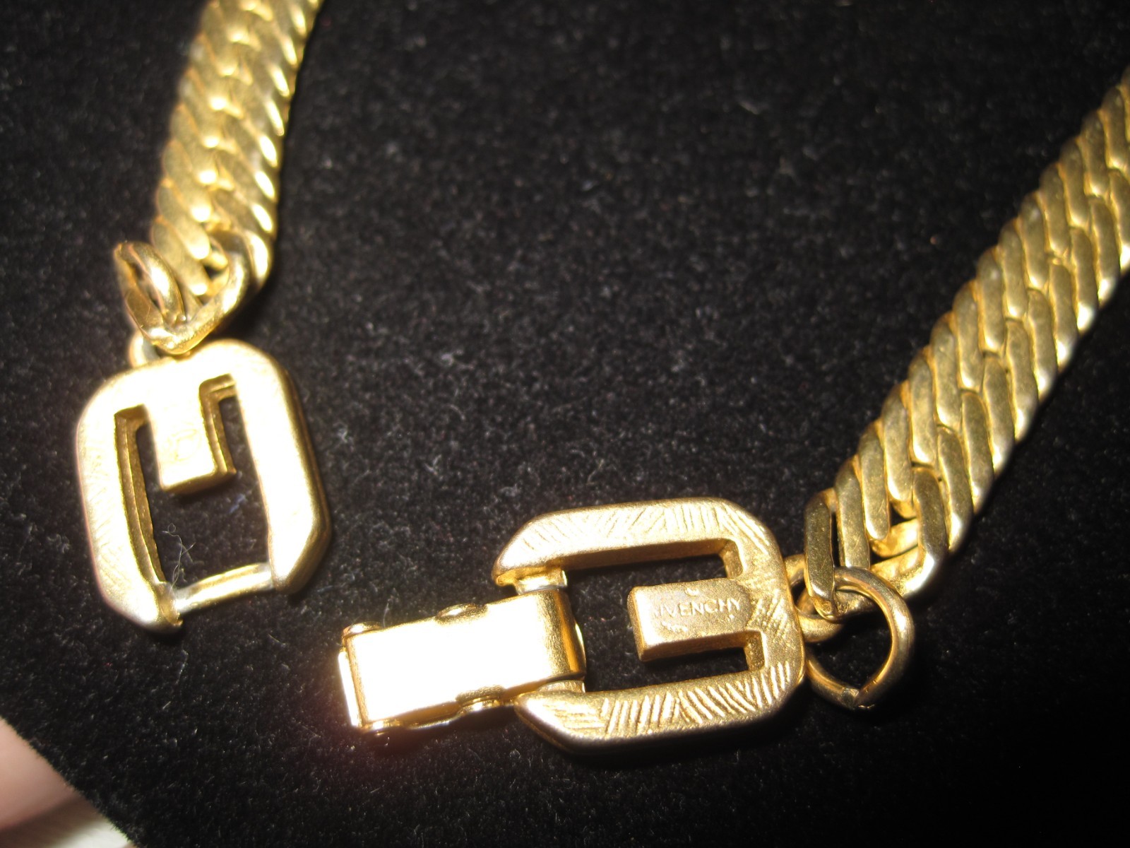 signed Givenchy gold tone herringbone flat style chain w/ double G clasp