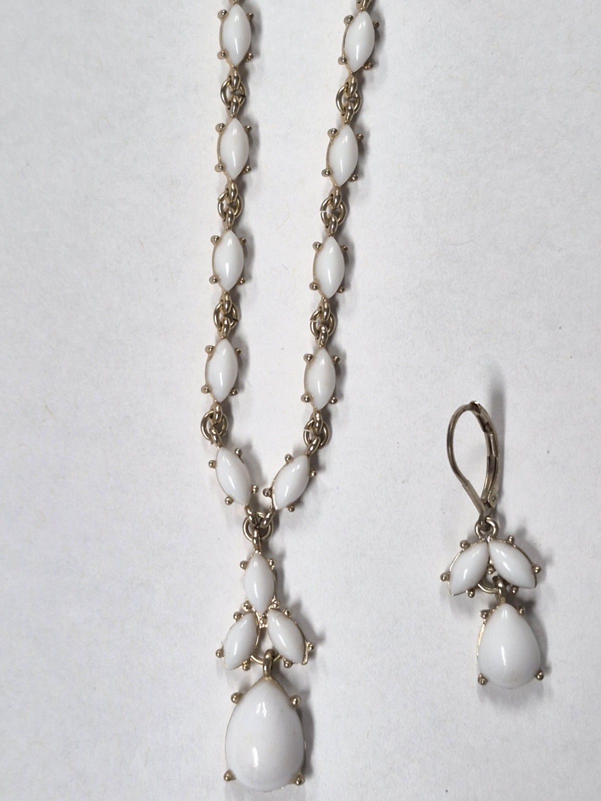 Vintage 1980s Nacy&Rise Milk-Drop Gold-Tone Victorian-Style Necklace & Earrings